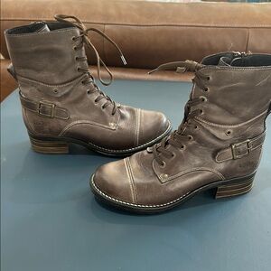 TAOS Women's Brown Leather Boots